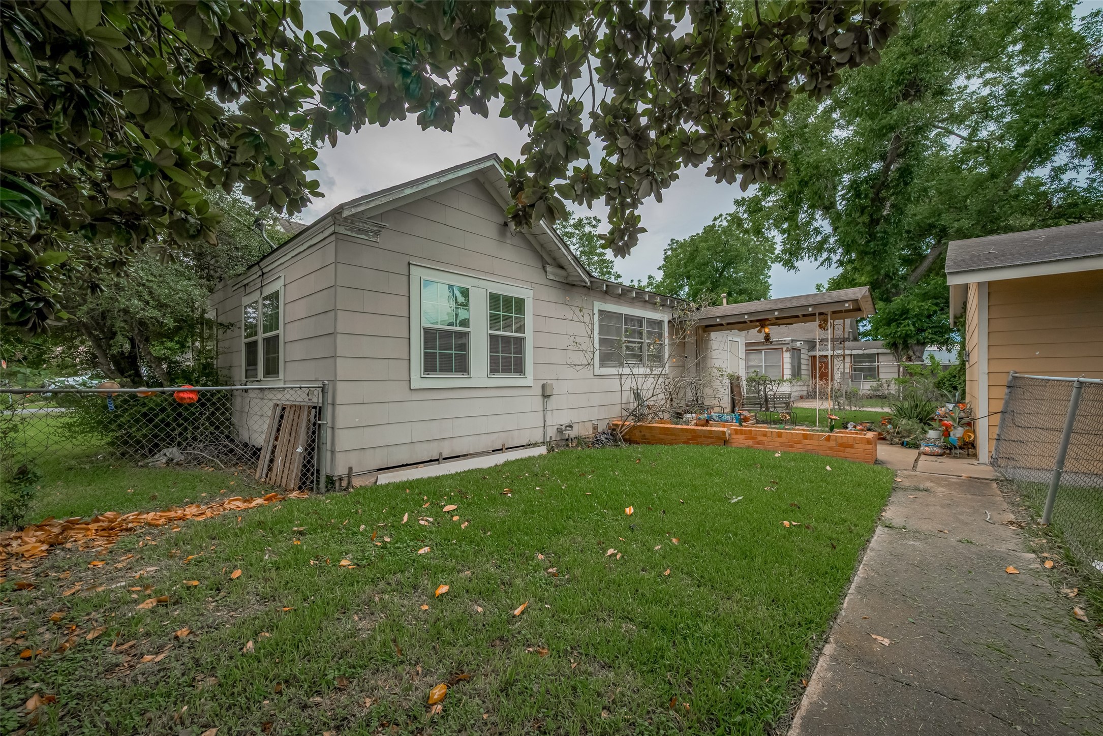600 Texas Street Wharton, TX 77488 - Photo 37 of 38 a backyard of a house with seating space
