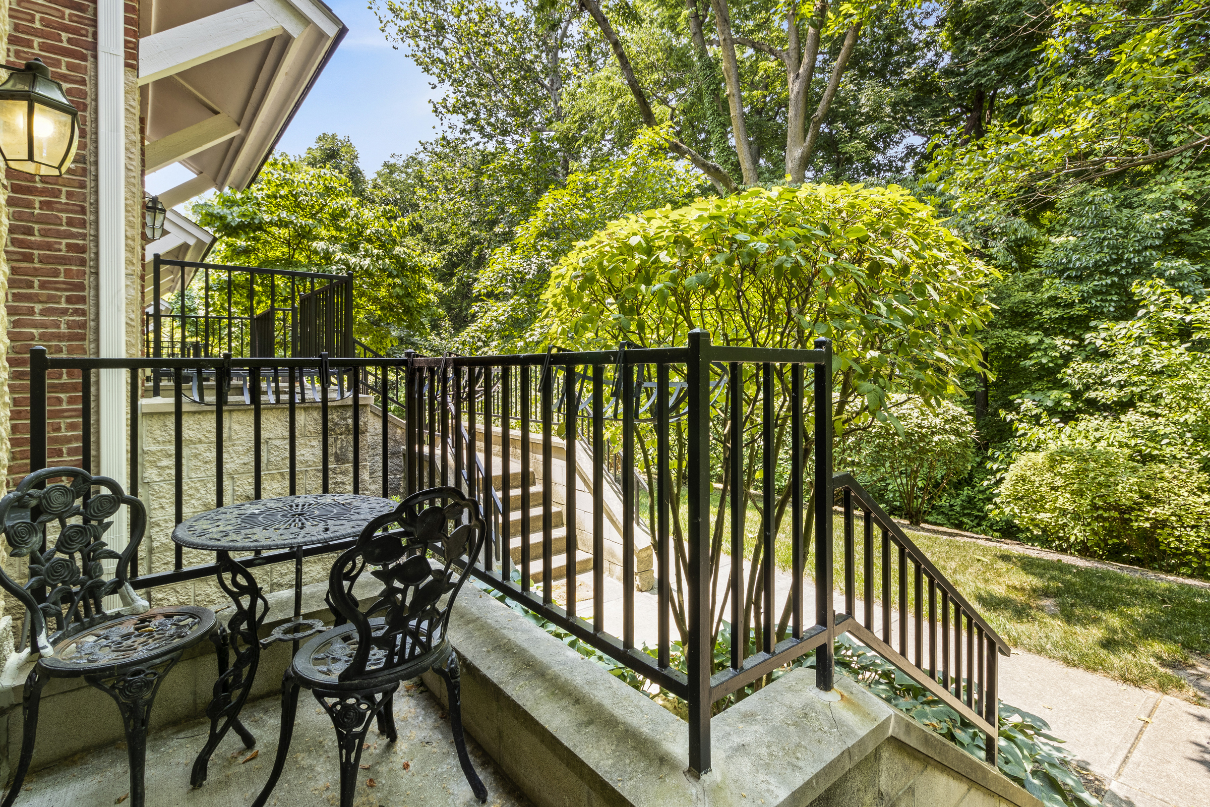 1036 Reserve Way Indianapolis, IN 46220 - Photo 3 of 34