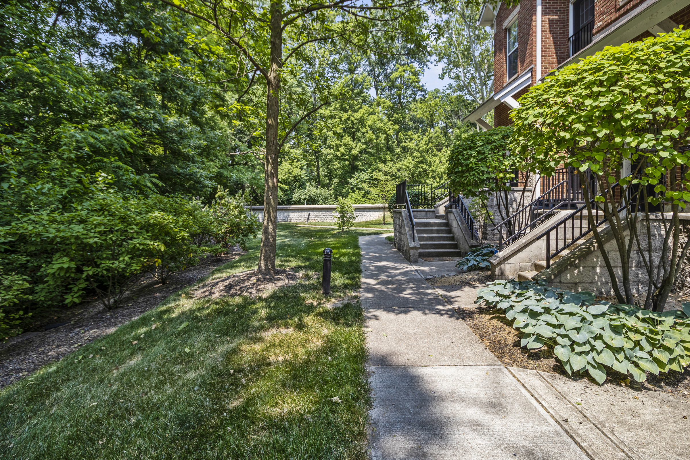 1036 Reserve Way Indianapolis, IN 46220 - Photo 5 of 34