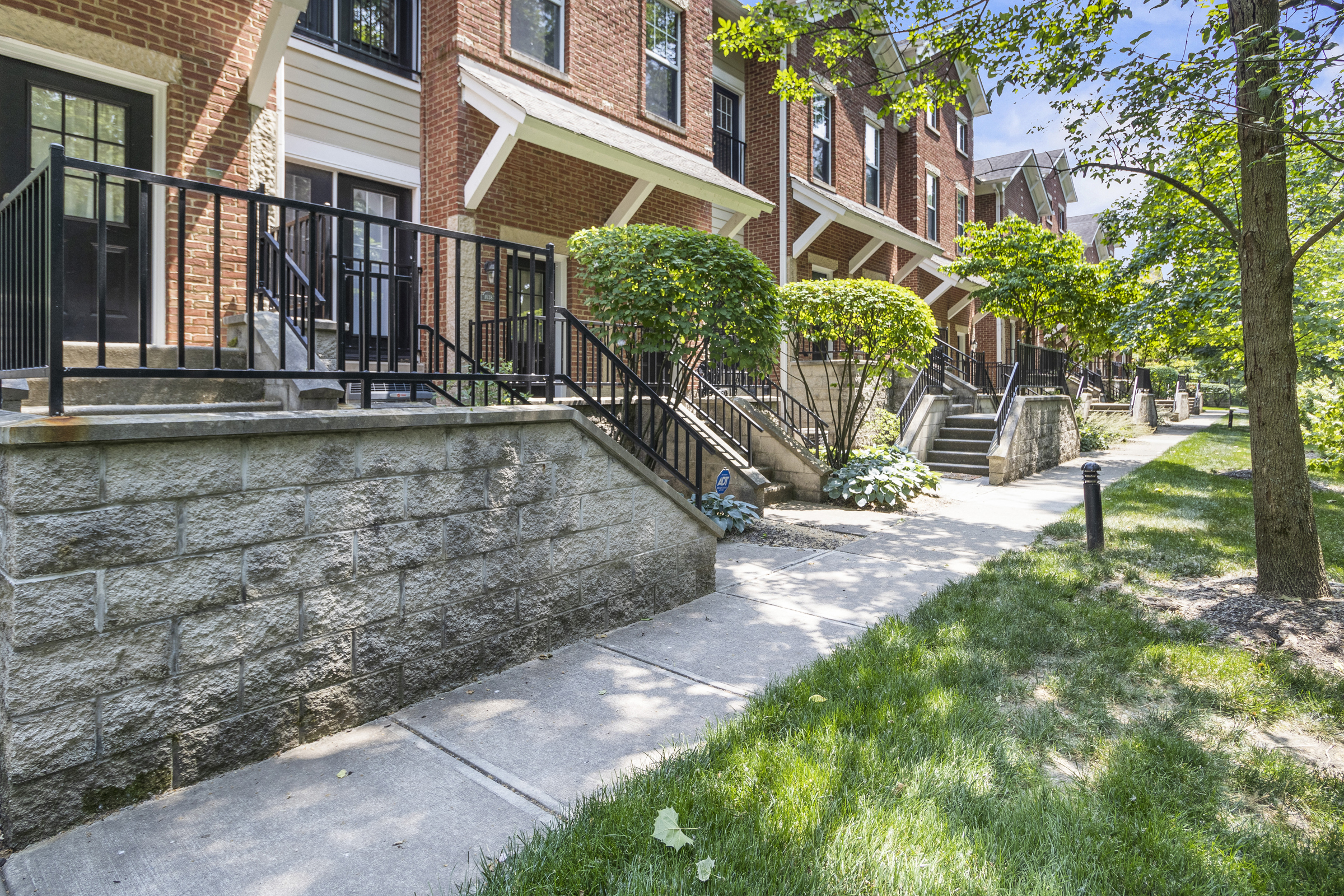 1036 Reserve Way Indianapolis, IN 46220 - Photo 6 of 34