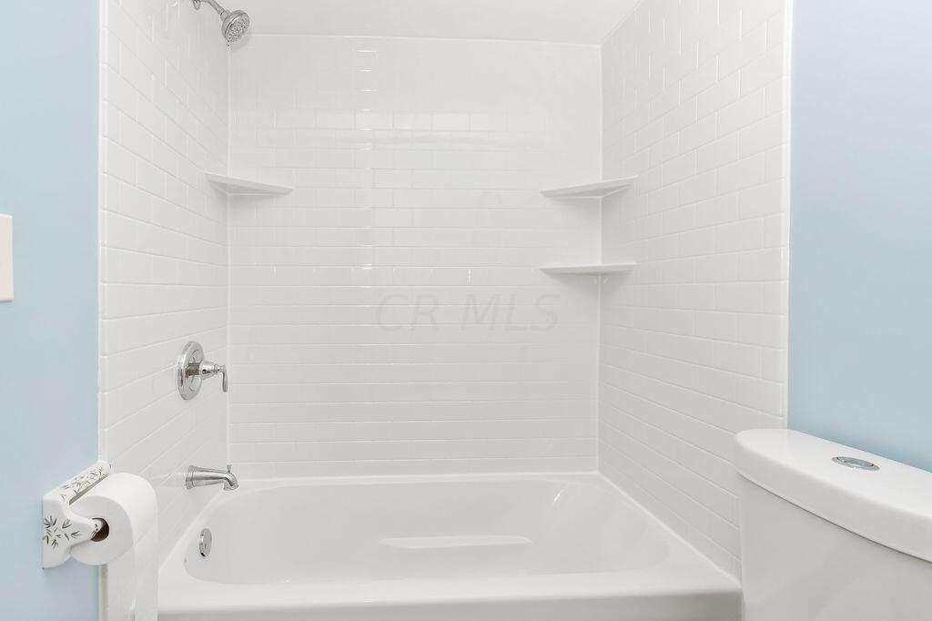 918 Farnham Road Columbus, OH 43220 - Photo 39 of 77 Bathroom