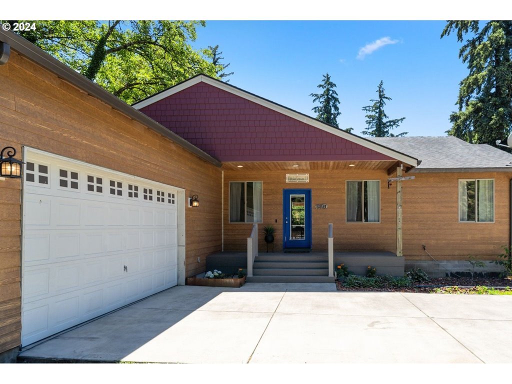 3301 Northeast Petticoat Ln