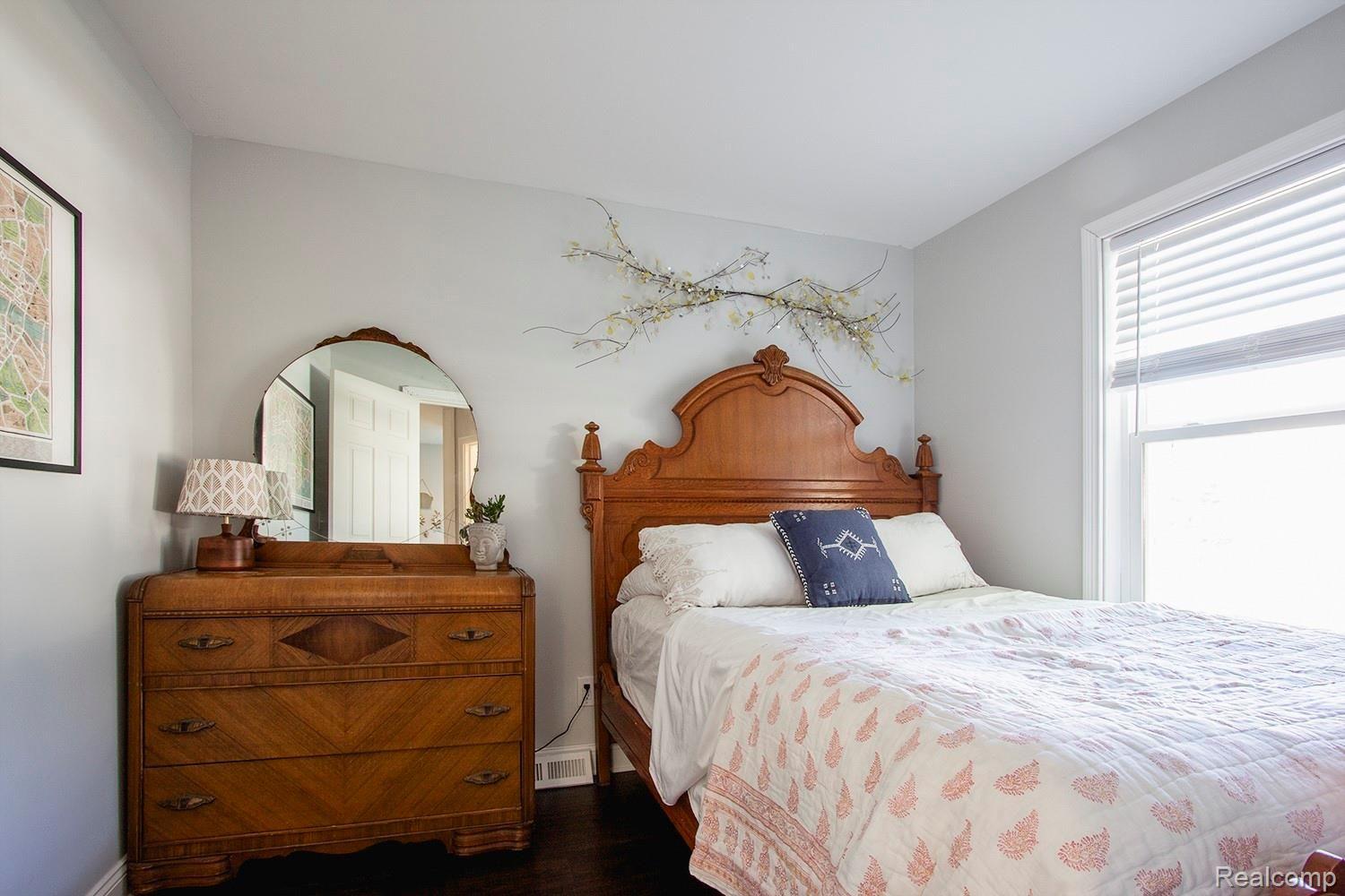 251 Roth Boulevard Clawson, MI 48017 - Photo 16 of 27 Bedroom 2