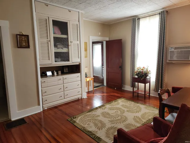 $179,900 | 207 North Meridian Street, Washington, IN 47501