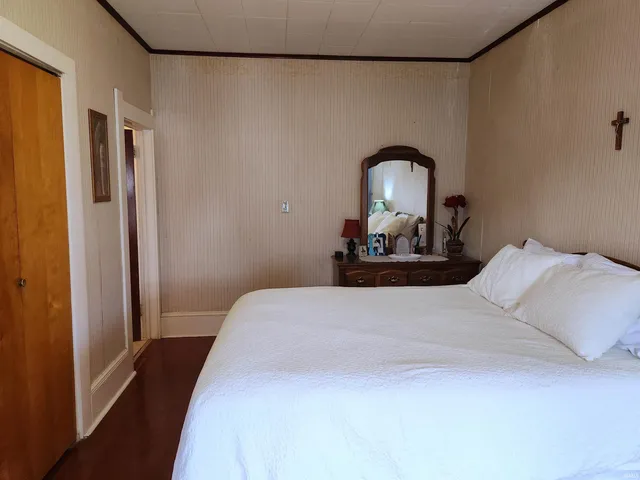 $179,900 | 207 North Meridian Street, Washington, IN 47501