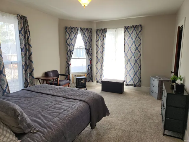 $179,900 | 207 North Meridian Street, Washington, IN 47501