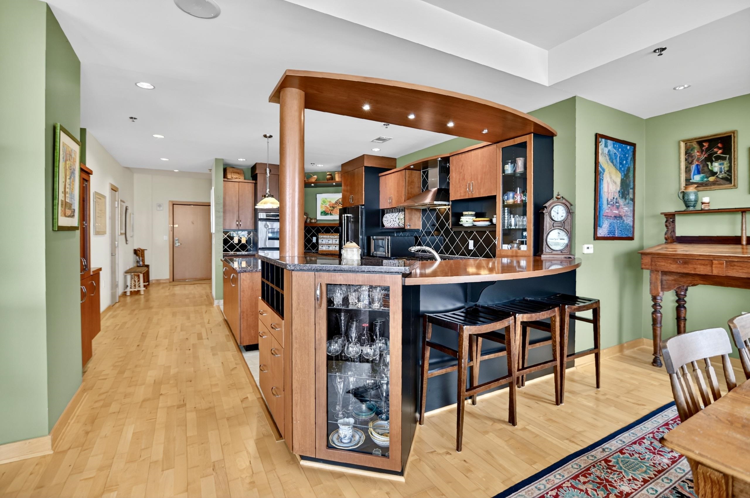 125 North Hamilton Street, Unit 806 Madison, WI 53703 - Photo 16 of 50