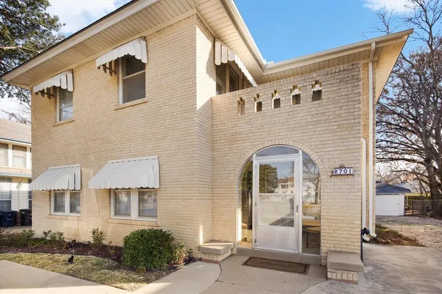 $899,900 | 2701 South University Drive, Fort Worth, TX 76109
