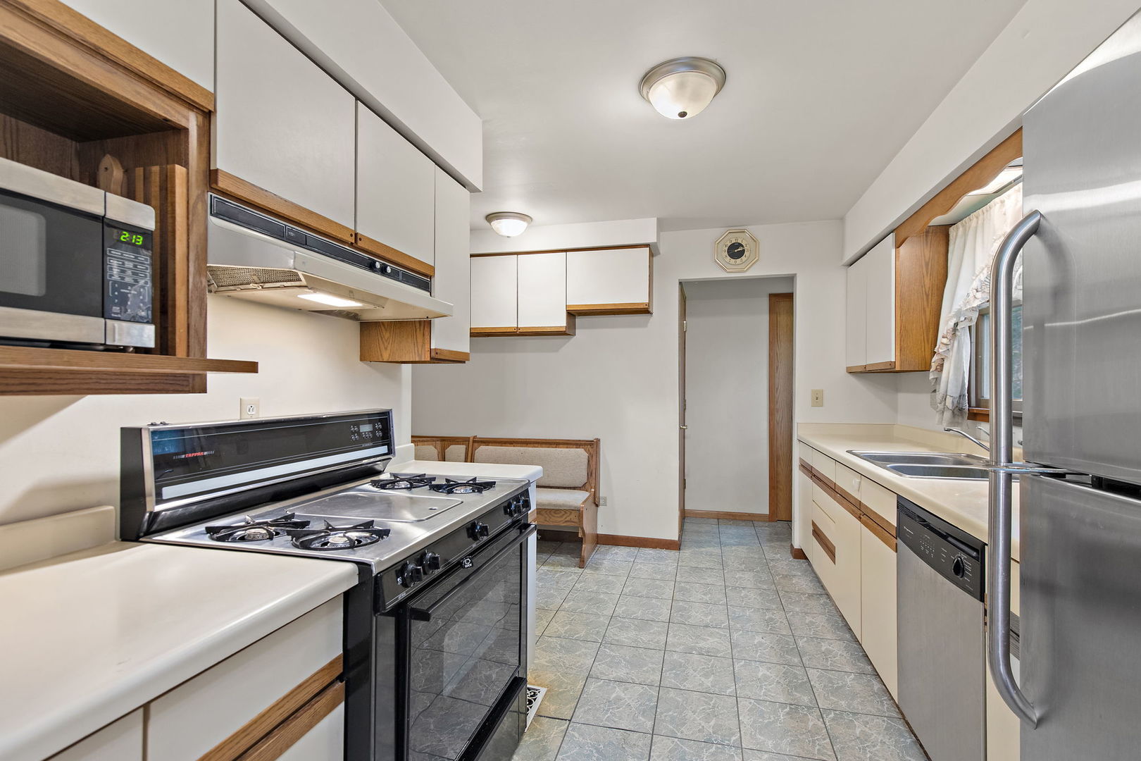 1713 Oak Street Spring Grove, IL 60081 - Photo 13 of 25 Gallery Image 13