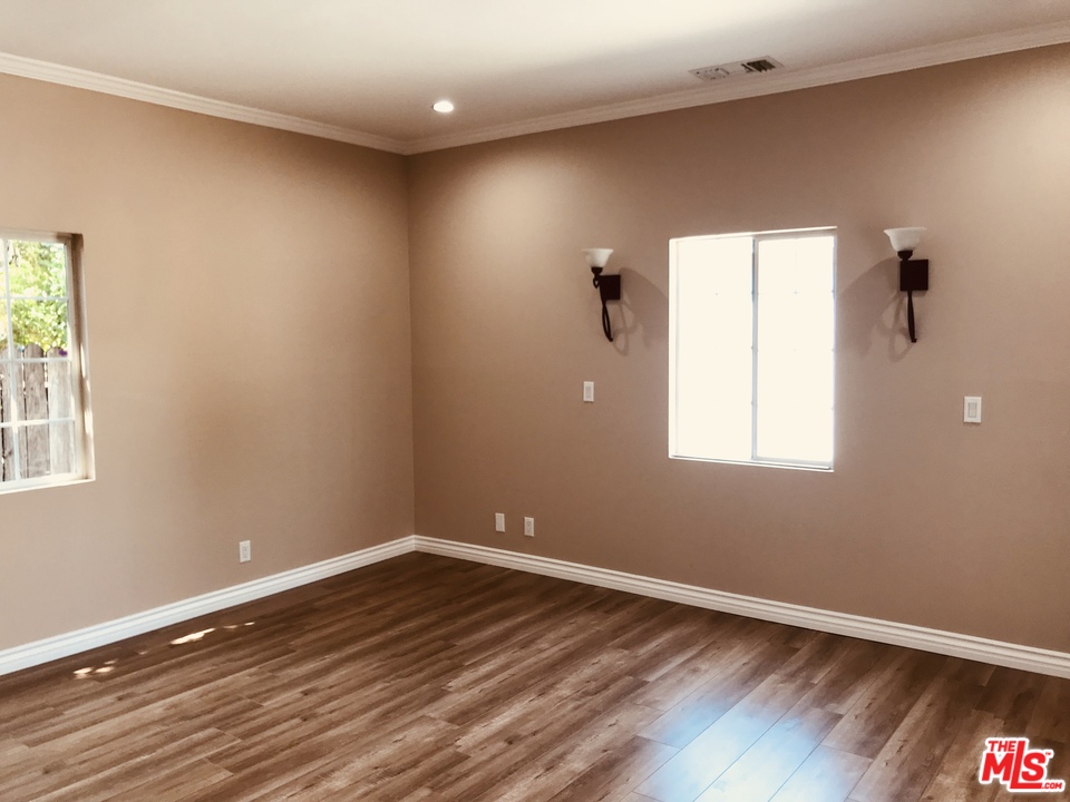 6901 Bothwell Road Reseda, CA 91335 - Photo 11 of 20 Gallery Image 11