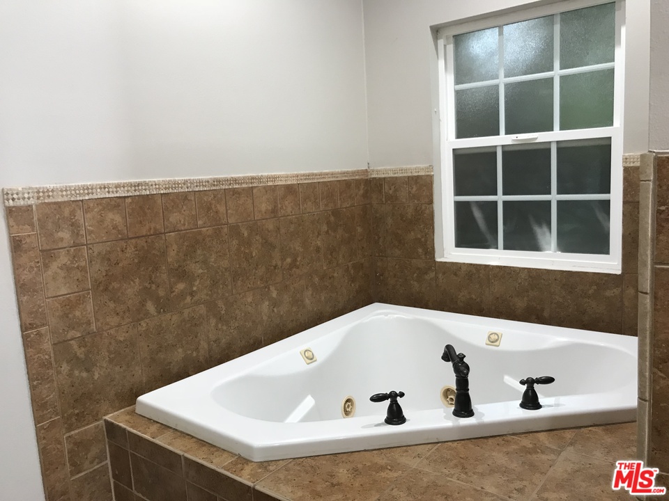 6901 Bothwell Road Reseda, CA 91335 - Photo 14 of 20 Gallery Image 14