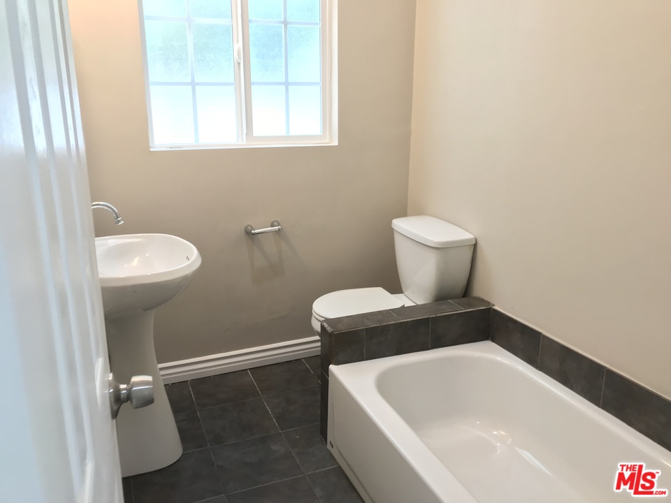 6901 Bothwell Road Reseda, CA 91335 - Photo 17 of 20 Gallery Image 17