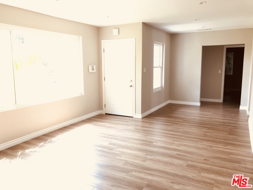 6901 Bothwell Road Reseda, CA 91335 - Photo 3 of 20 Gallery Image 3