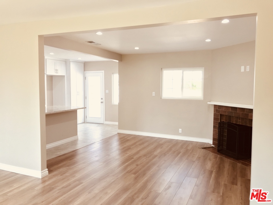 6901 Bothwell Road Reseda, CA 91335 - Photo 5 of 20 Gallery Image 5