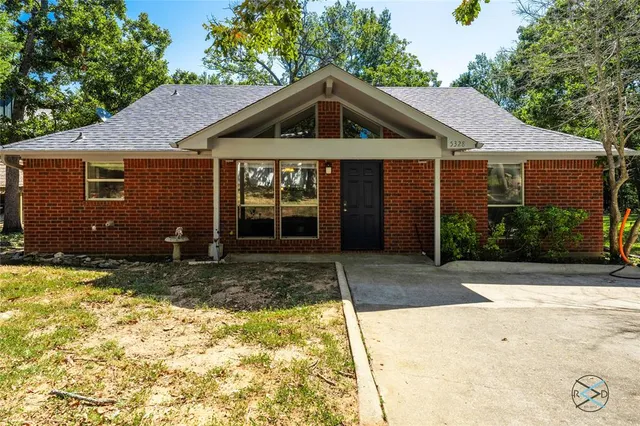 a wooden bench sitting in front of a house
