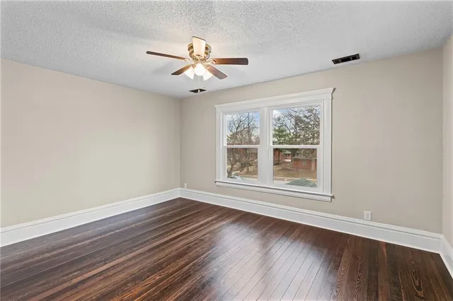 $242,500 | 1015 East College Street, Independence, MO 64050