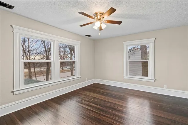 $242,500 | 1015 East College Street, Independence, MO 64050