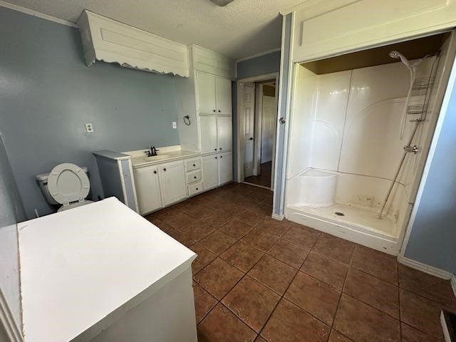 70 South Riverside Drive Savannah, TN 38372 - Photo 14 of 40 a room with a white cabinet and a shower