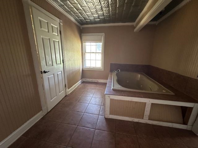 70 South Riverside Drive Savannah, TN 38372 - Photo 15 of 40 a utility room with dryer and washer