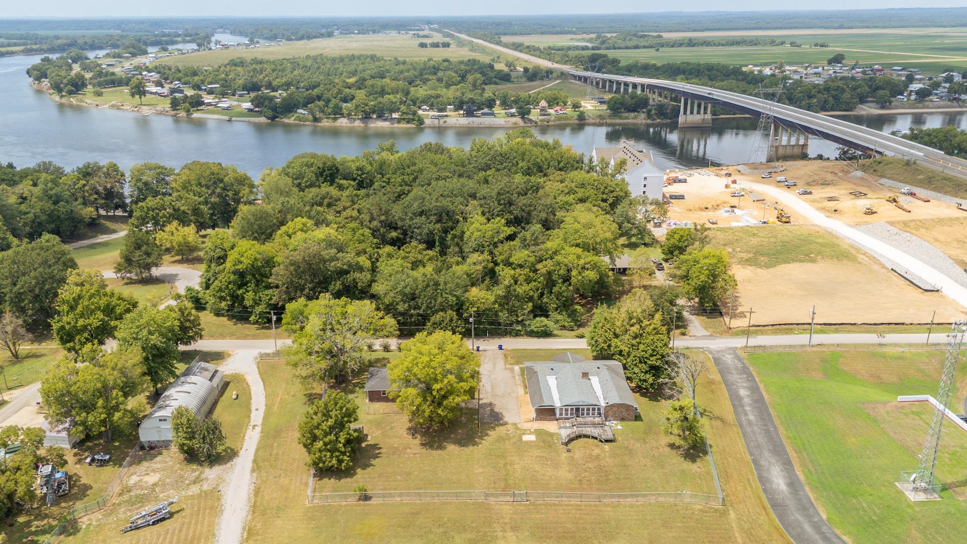 70 South Riverside Drive Savannah, TN 38372 - Photo 2 of 40 a view of a swimming pool with a lake view