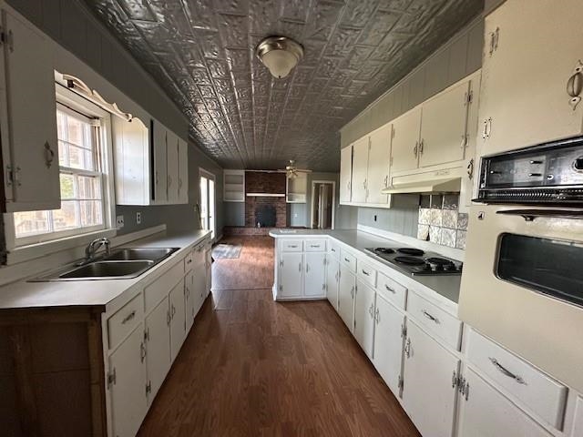 70 South Riverside Drive Savannah, TN 38372 - Photo 21 of 40 a large kitchen with stainless steel appliances granite countertop a stove a sink dishwasher and white cabinets with wooden floor
