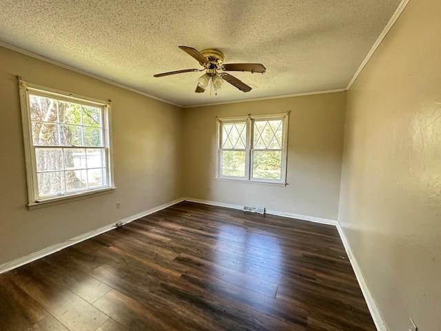70 South Riverside Drive Savannah, TN 38372 - Photo 25 of 40 a view of an empty room with wooden floor and a window
