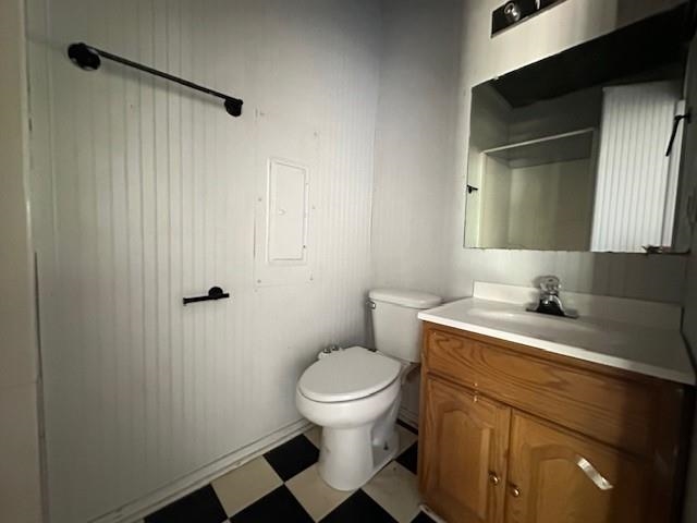 70 South Riverside Drive Savannah, TN 38372 - Photo 26 of 40 a bathroom with a granite countertop sink toilet and shower
