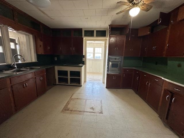 70 South Riverside Drive Savannah, TN 38372 - Photo 31 of 40 a kitchen with stainless steel appliances granite countertop a sink and cabinets