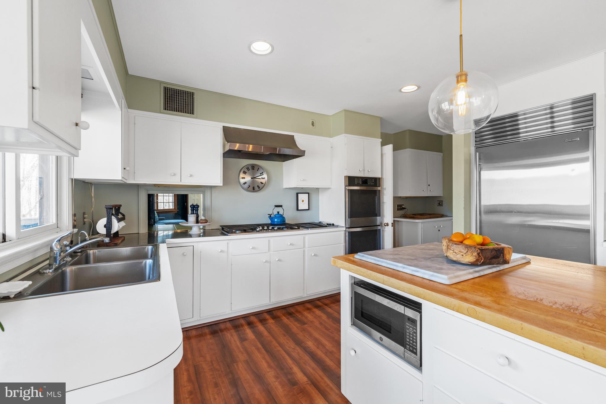 3930 Thompsons Bridge Road Wilmington, DE 19807 - Photo 22 of 69 a kitchen with granite countertop a sink appliances and cabinets
