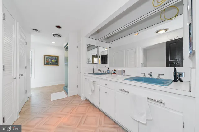 $10,000,000 | 3930 Thompsons Bridge Road, Wilmington, DE 19807