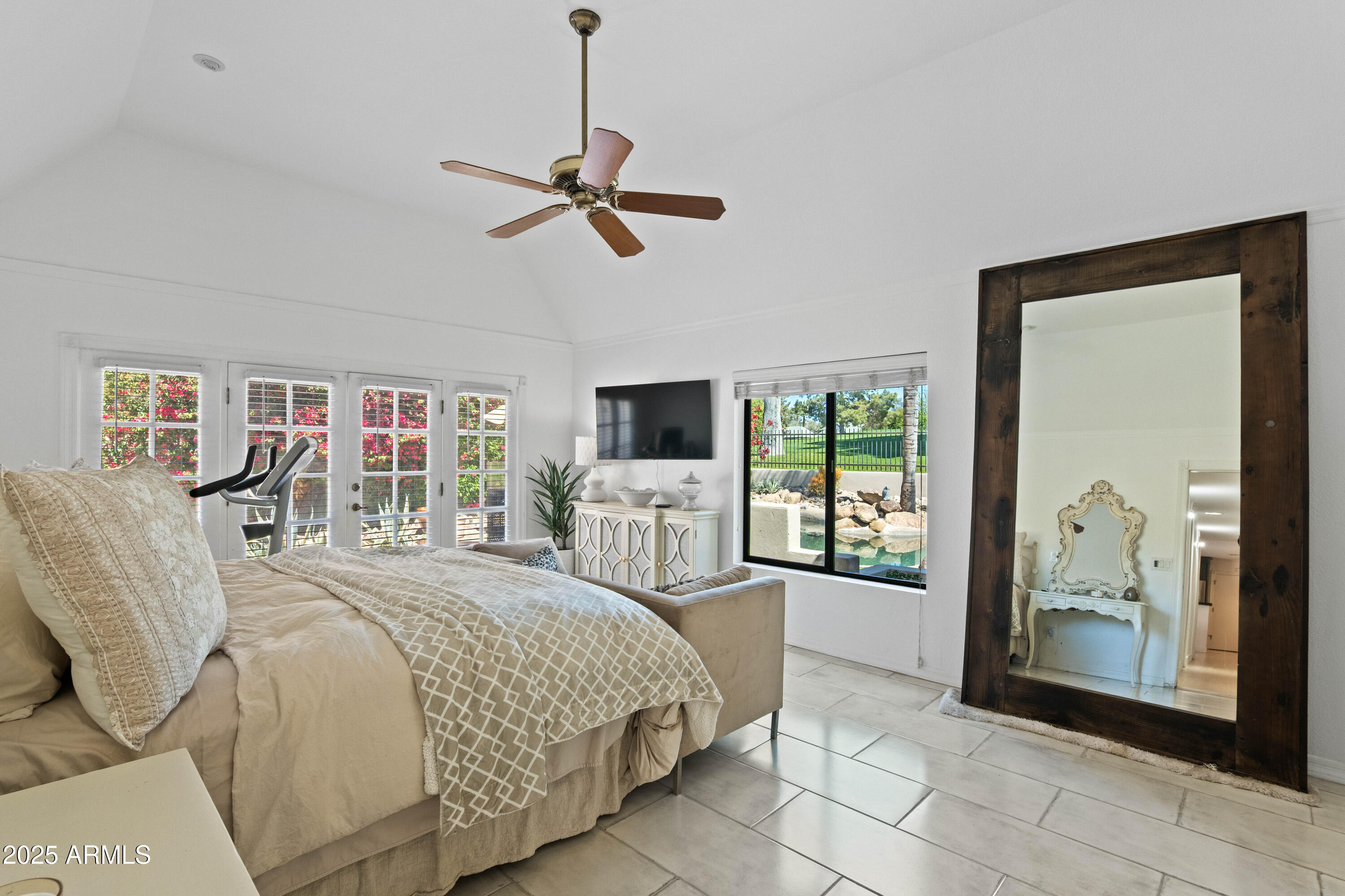 5301 North 25th Place Phoenix, AZ 85016 - Photo 16 of 28 Primary Suite w/Golf Course Views