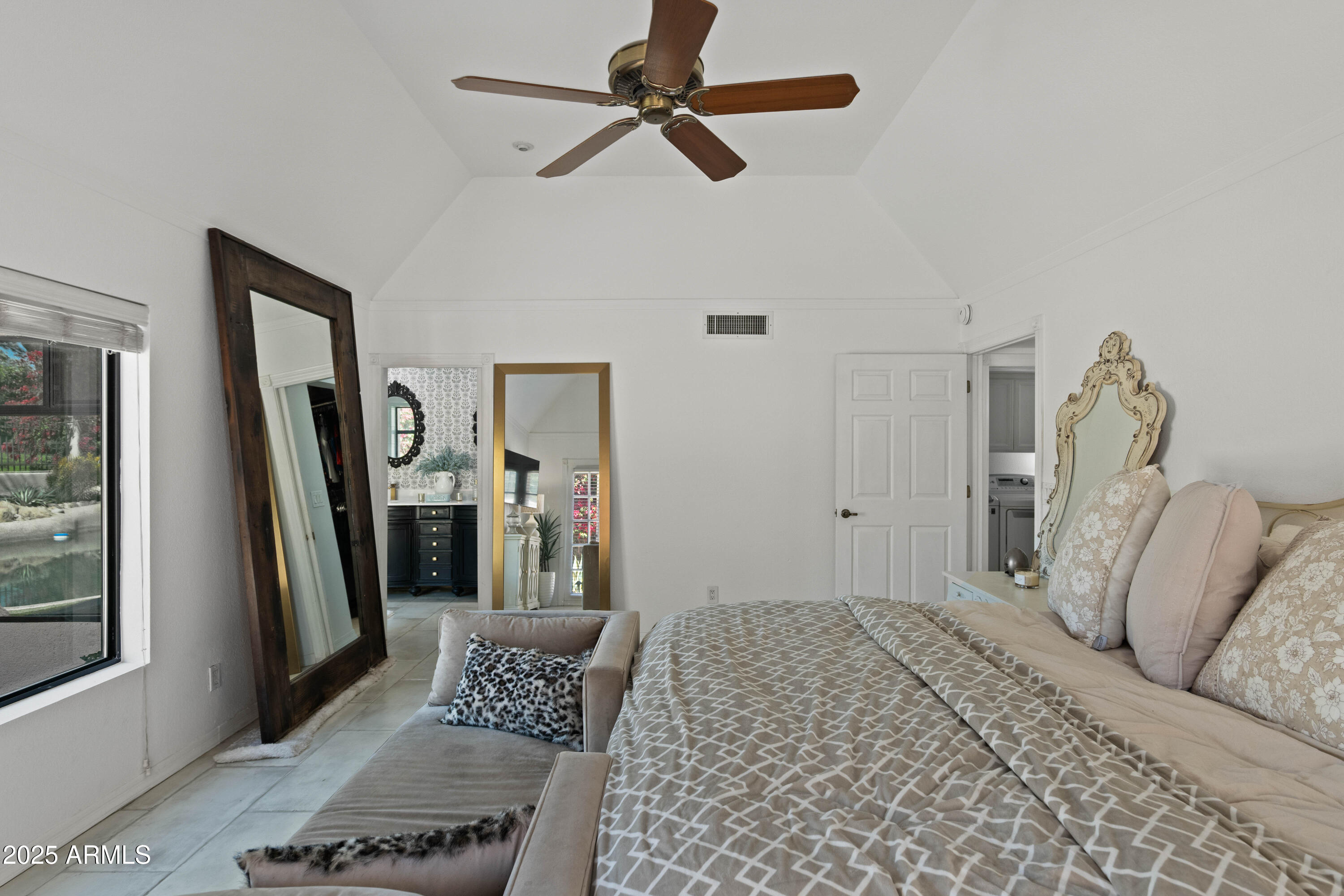 5301 North 25th Place Phoenix, AZ 85016 - Photo 17 of 28 Primary Suite w/Golf Course Views