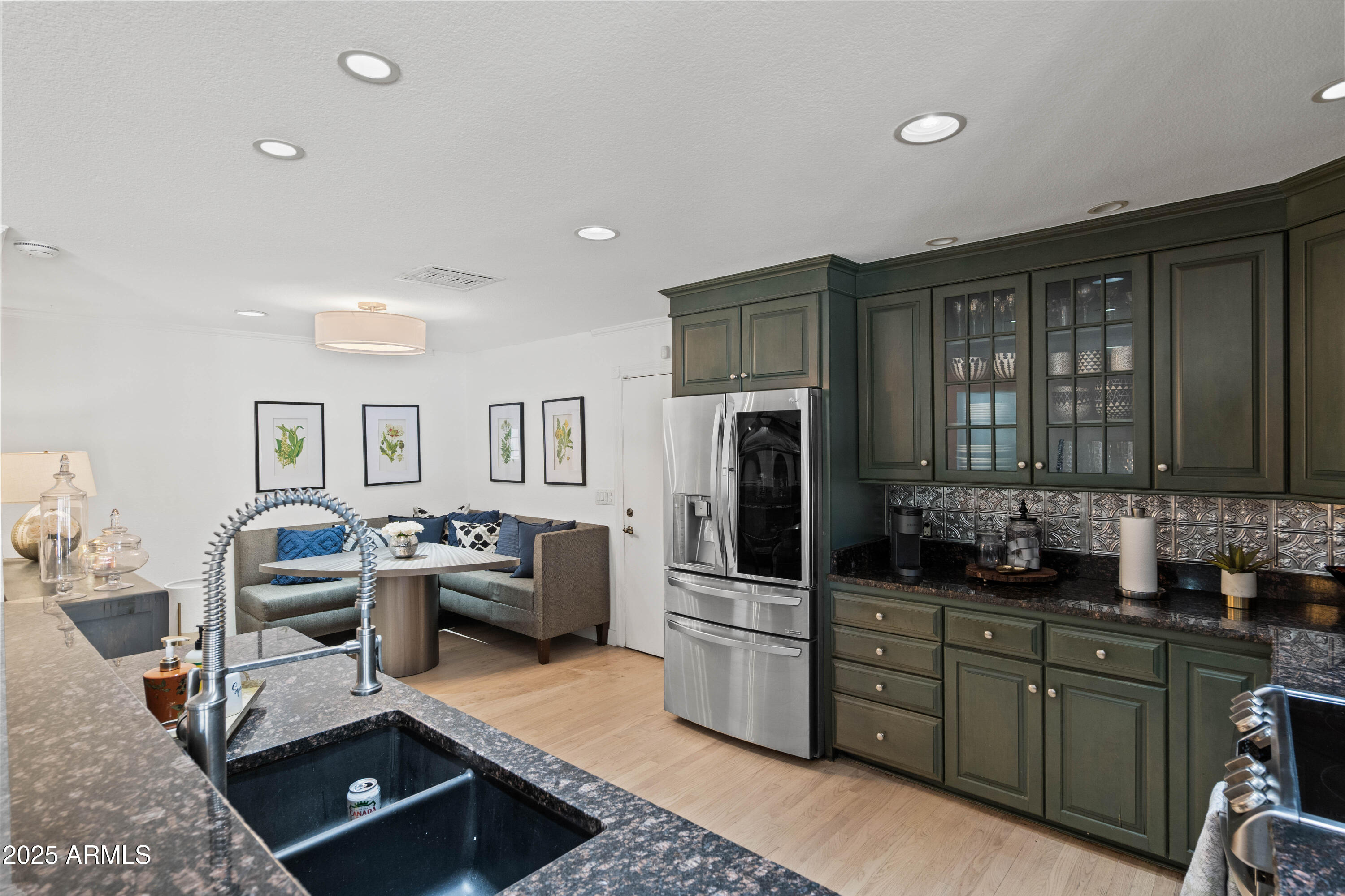 5301 North 25th Place Phoenix, AZ 85016 - Photo 7 of 28 Kitchen