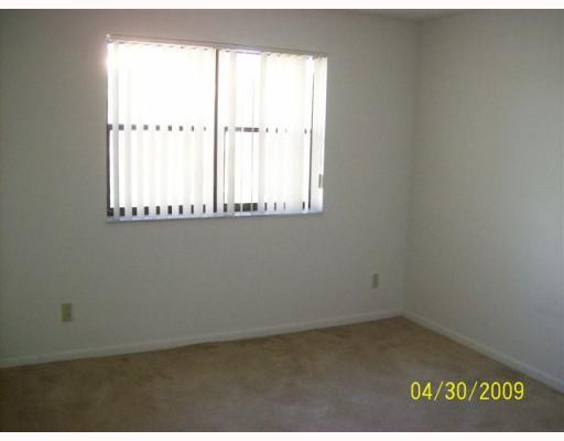 510 South Park Road, Unit 2110 Hollywood, FL 33021 - Photo 7 of 8 an empty room with a window
