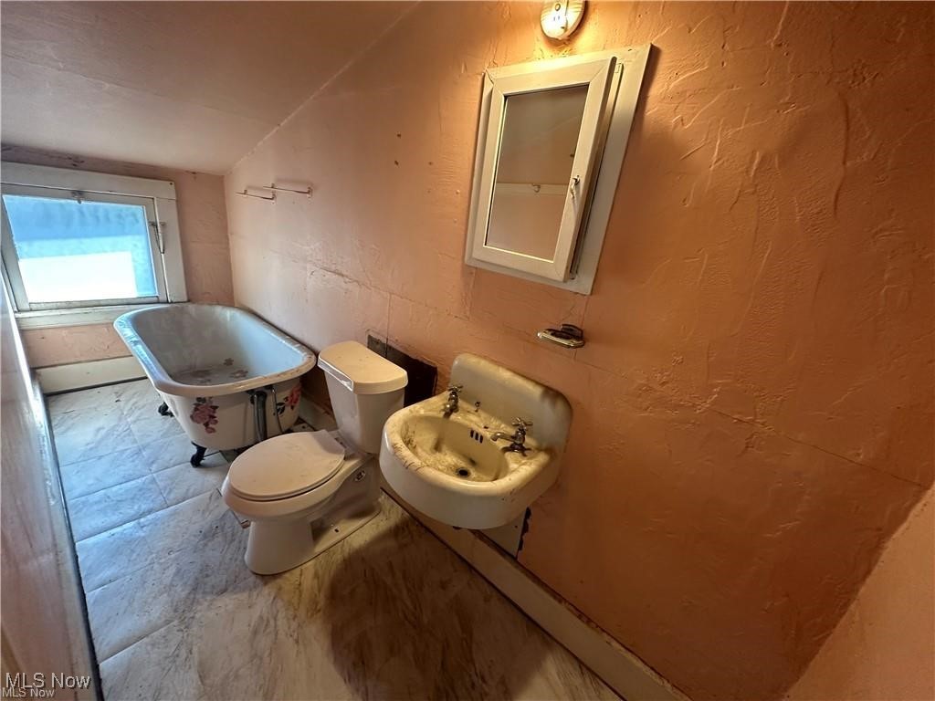 11032 Crescent Road Cleveland, OH 44111 - Photo 30 of 40 Gallery Image 30