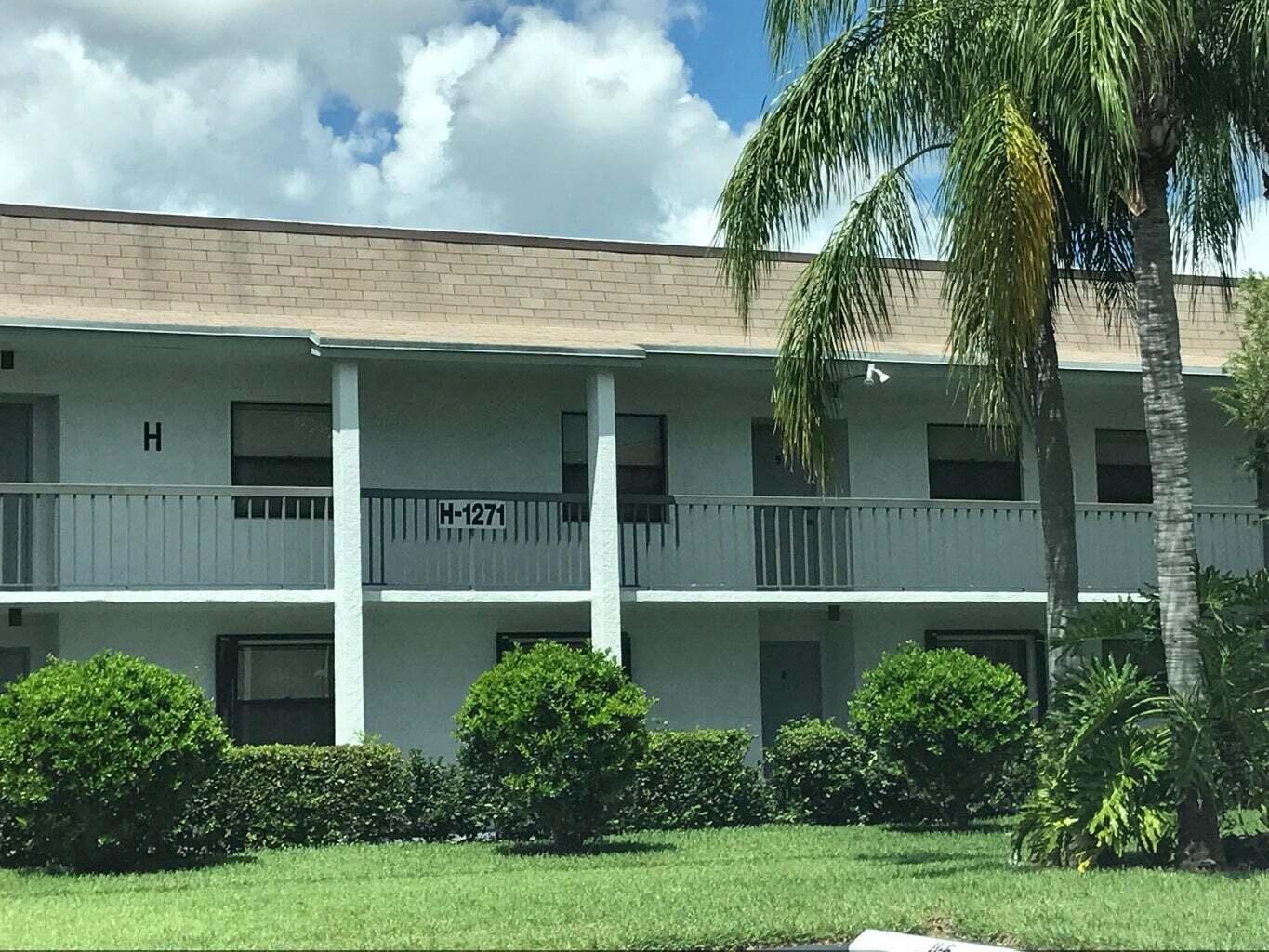 1271 Southeast Parkview Place, Unit H4 Stuart, FL 34994 - Photo 15 of 15 a house with a garden space