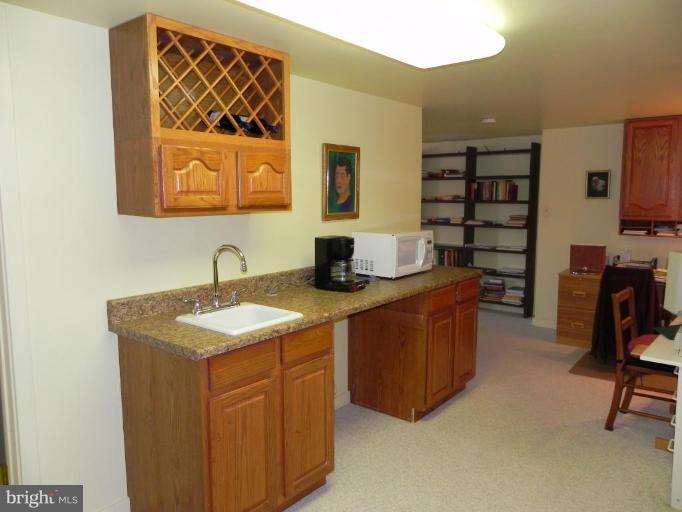 40129 Thomas Mill Road Leesburg, VA 20175 - Photo 15 of 28 Wet Bar