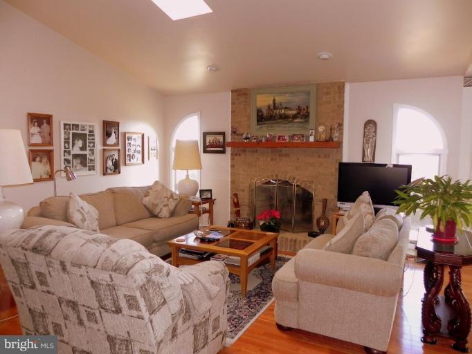 40129 Thomas Mill Road Leesburg, VA 20175 - Photo 8 of 28 Family Room