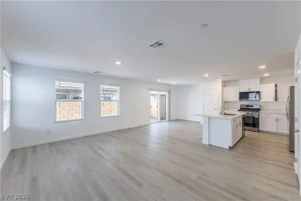 $2,100 | 772 Fallen Phoenix Street, Henderson, NV 89011