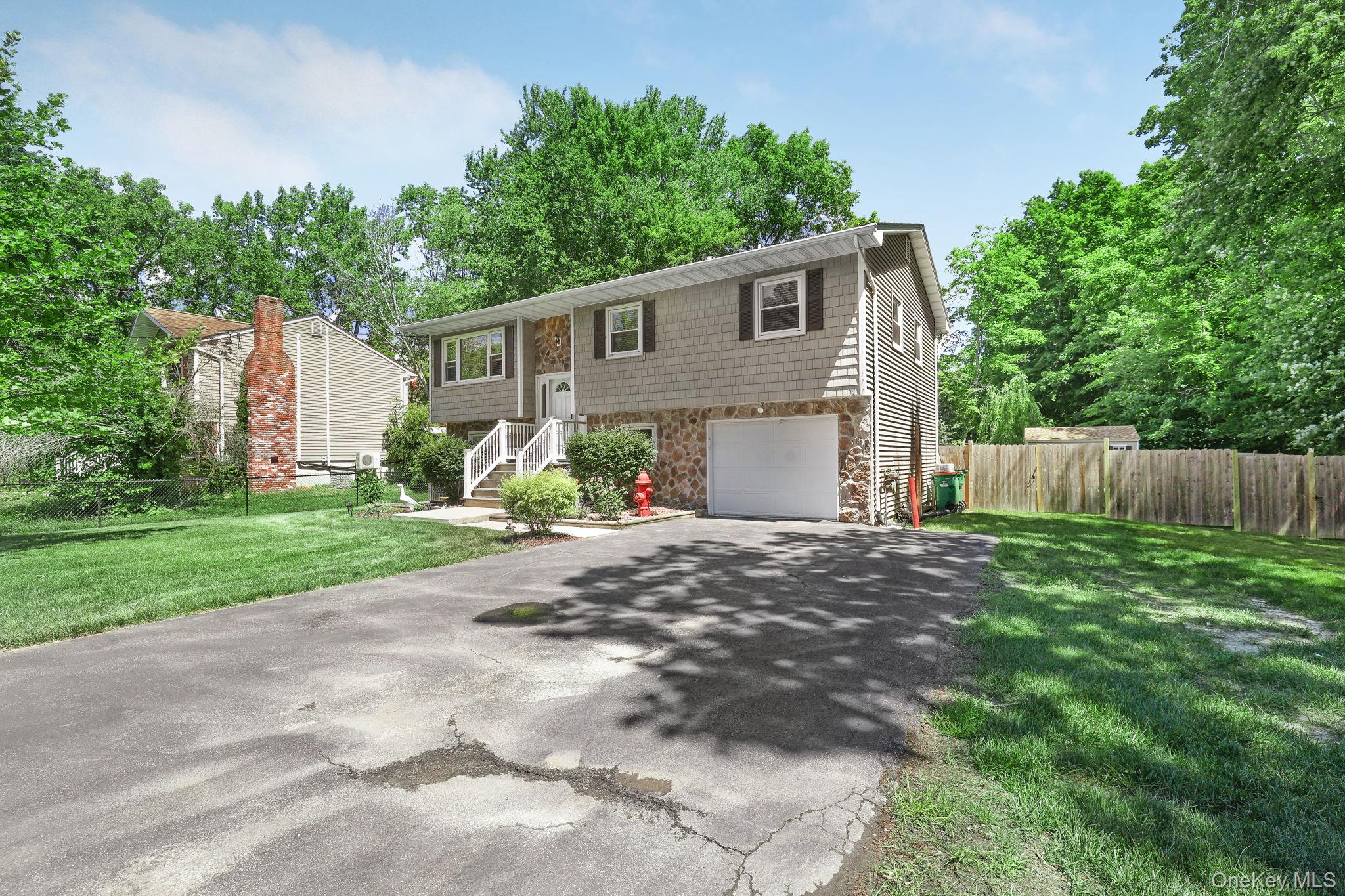 11 Danspence Road Poughkeepsie, NY 12603 - Photo 2 of 27