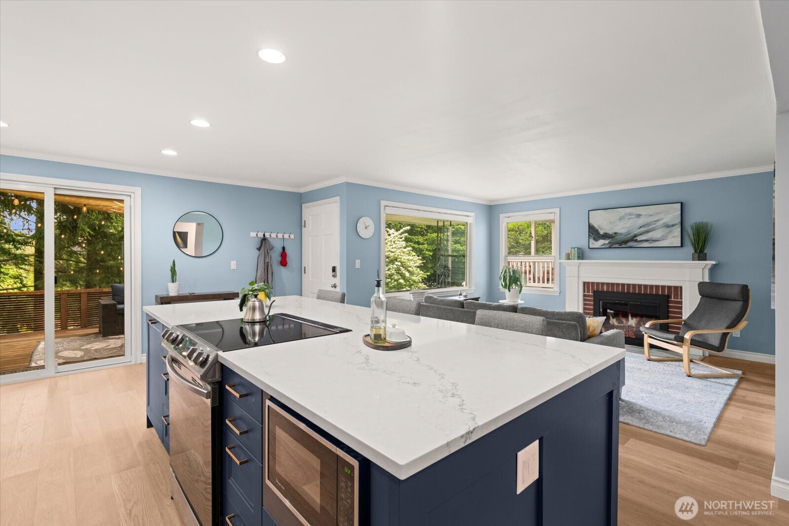 2129 42nd Avenue Southwest Seattle, WA 98116 - Photo 2 of 40