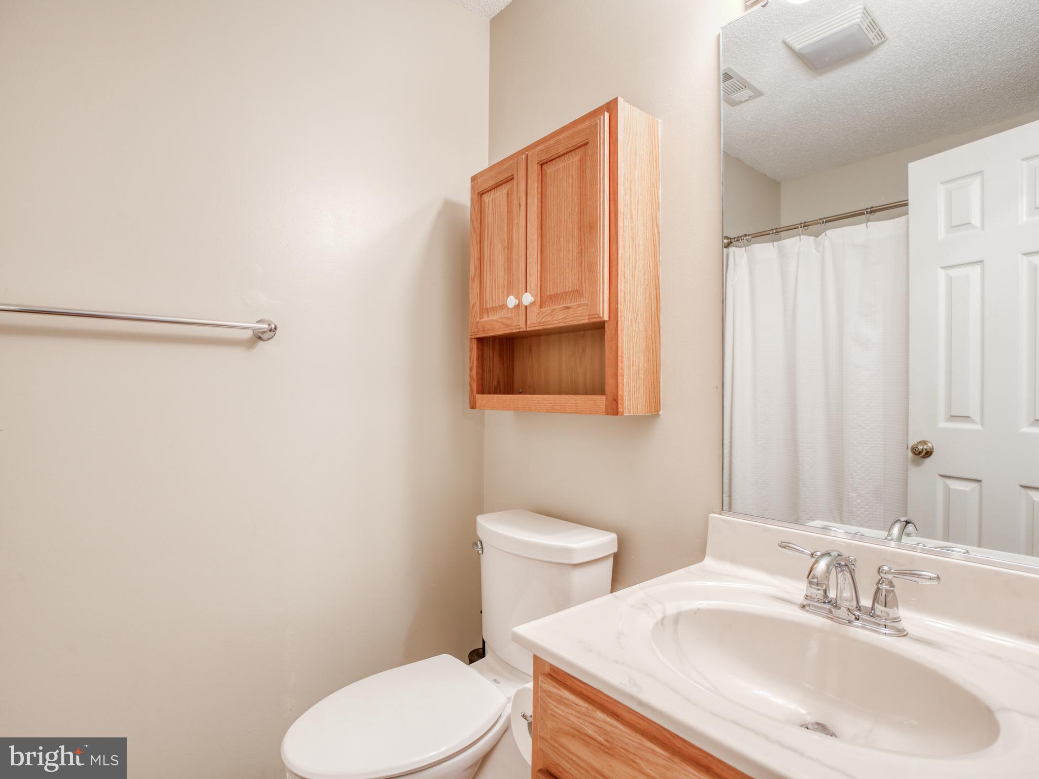 202 Woodrow Road Winchester, VA 22602 - Photo 27 of 33 Full bathroom in hallway