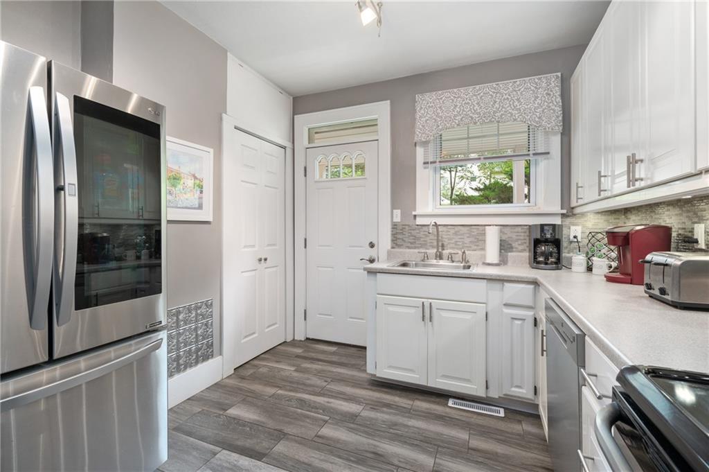 9745 Valley View Road Pittsburgh, PA 15237 - Photo 9 of 25 Gallery Image 9