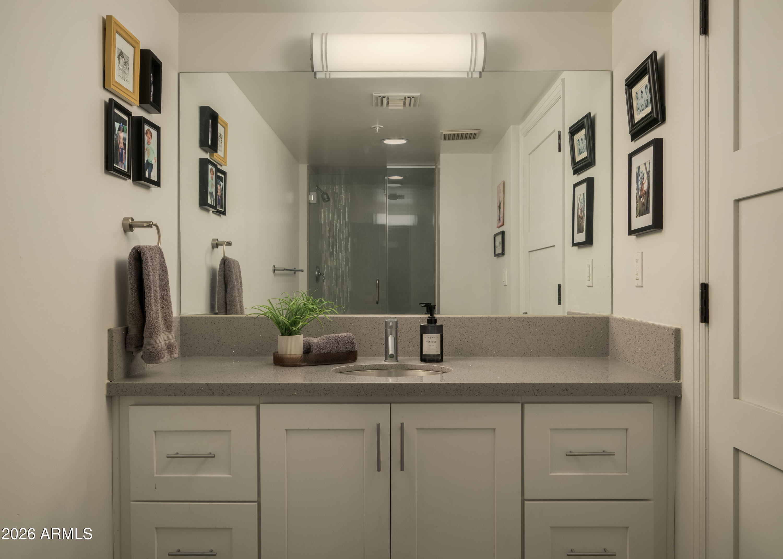 535 West Thomas Road, Unit 510 Phoenix, AZ 85013 - Photo 13 of 22 Guest Bathroom