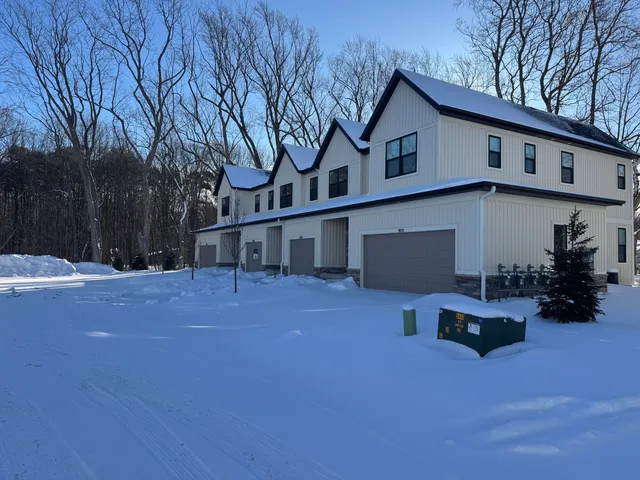 $395,000 | 1968 South Shorewood Lane, Unit 14, Holland, MI 49423