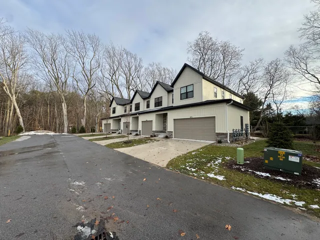 $395,000 | 1968 South Shorewood Lane, Unit 14, Holland, MI 49423