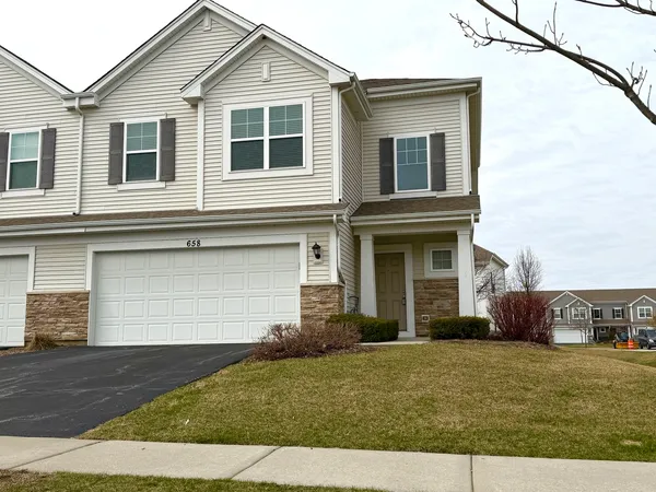 $2,600 | 658 Anchorage Court, Pingree Grove, IL 60140