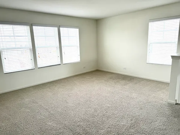 $2,600 | 658 Anchorage Court, Pingree Grove, IL 60140