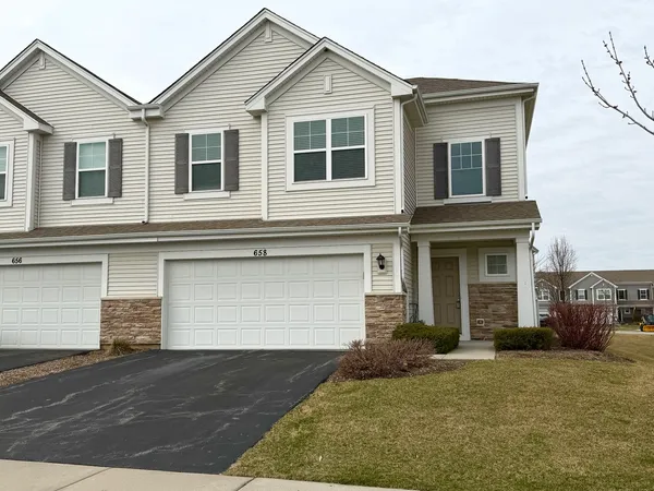$2,600 | 658 Anchorage Court, Pingree Grove, IL 60140