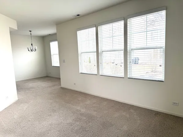 $2,600 | 658 Anchorage Court, Pingree Grove, IL 60140